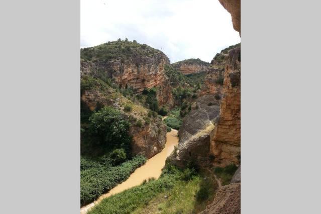 خانه 2 خوابه, Casa Escosa