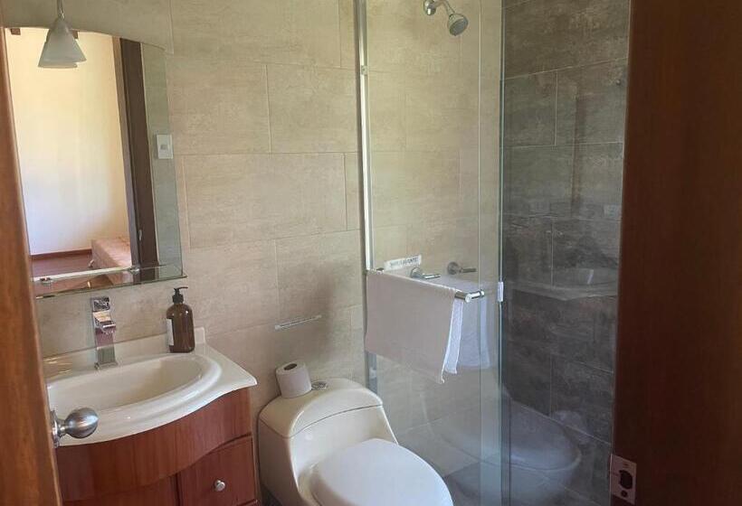 اتاق استاندارد چهار تخته, Quito Airport Suites Hotel