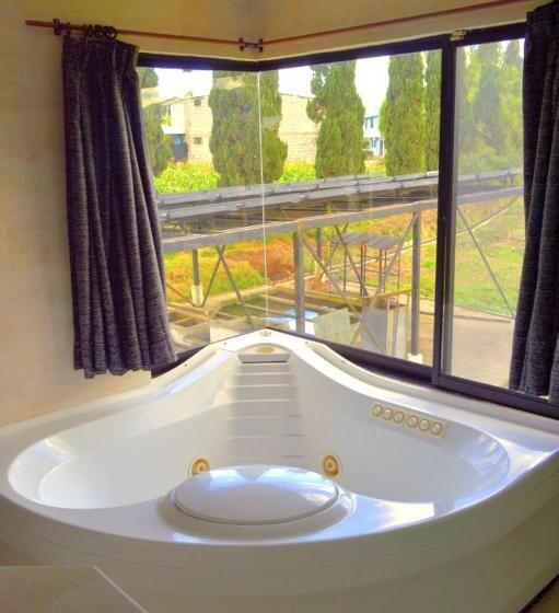 سوییت لوکس, Quito Airport Suites Hotel