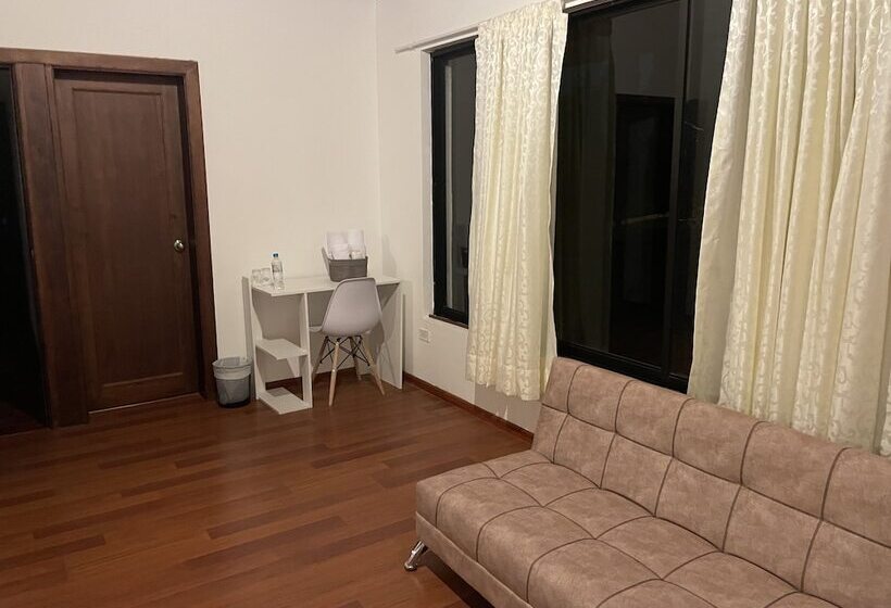 اتاق استاندارد چهار تخته, Quito Airport Suites Hotel