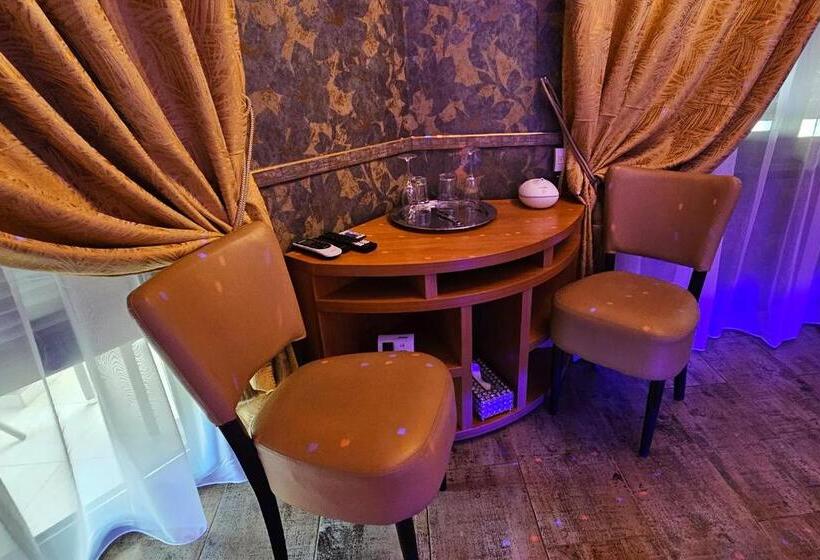 اتاق لوکس با بالکن, Boutique Mikaela
