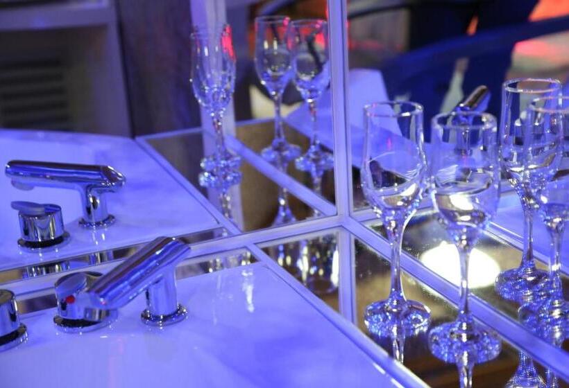 اتاق استاندارد با وان آب گرم, Boutique Mikaela