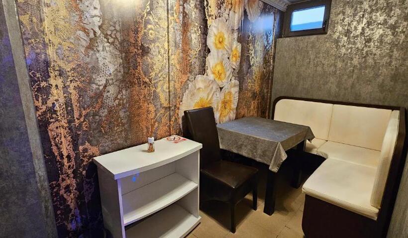 اتاق لوکس, Boutique Mikaela