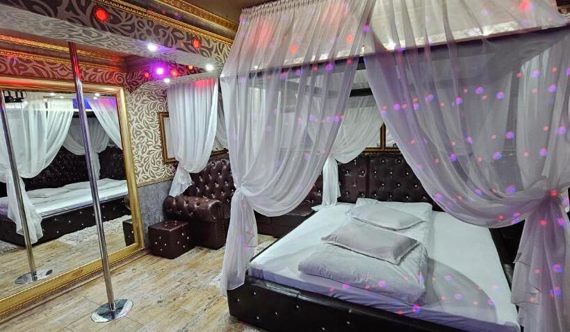 اتاق لوکس, Boutique Mikaela