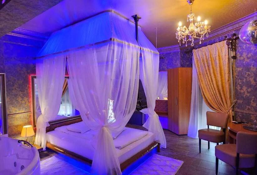 اتاق لوکس با بالکن, Boutique Mikaela