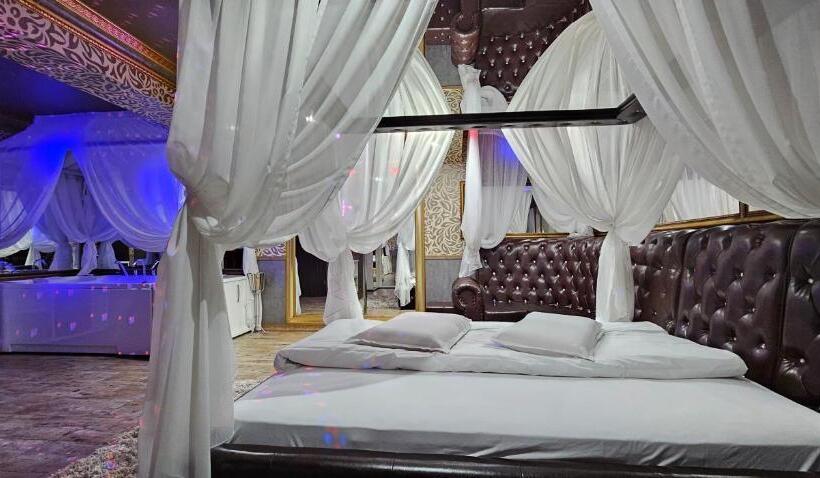 اتاق لوکس, Boutique Mikaela