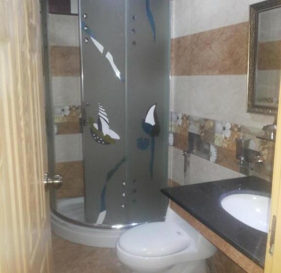 اتاق لوکس, The Leschanze