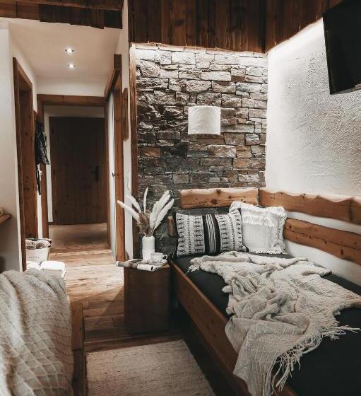 اتاق استاندارد چهار تخته, Jufenalm Boho Hotel & Restaurant