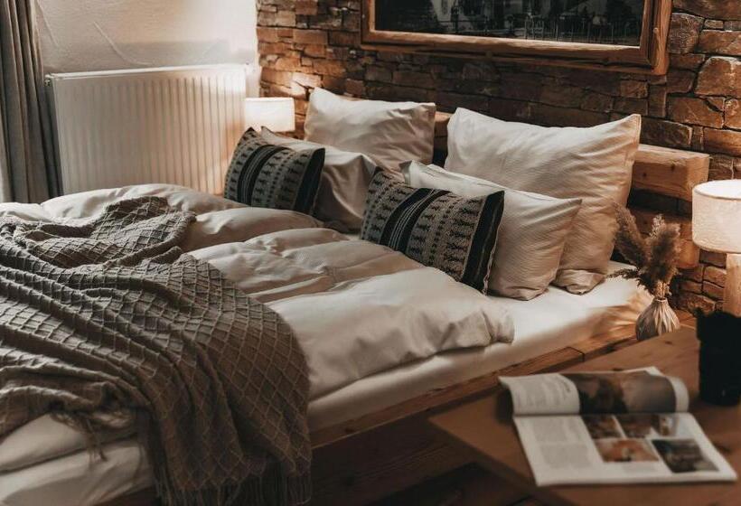 اتاق استاندارد چهار تخته, Jufenalm Boho Hotel & Restaurant