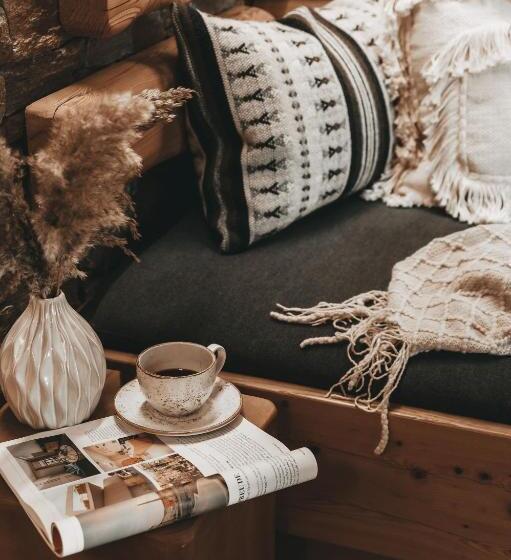 اتاق استاندارد چهار تخته, Jufenalm Boho Hotel & Restaurant