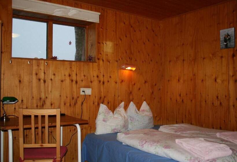 اتاق استاندارد با سرویس بهداشتی مشترک, Brekkulækur Guesthouse