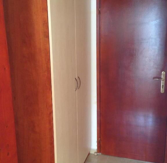 اتاق استاندارد سه تخته با بالکن, Lilia Guest House
