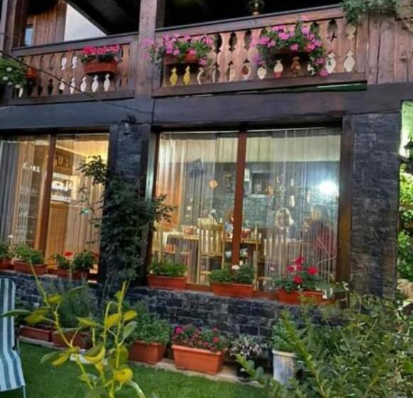 اتاق خانوادگی, Oasis Guest House