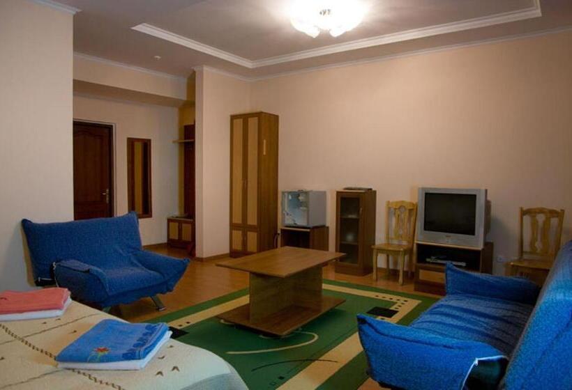 سوییت, Tri Korony