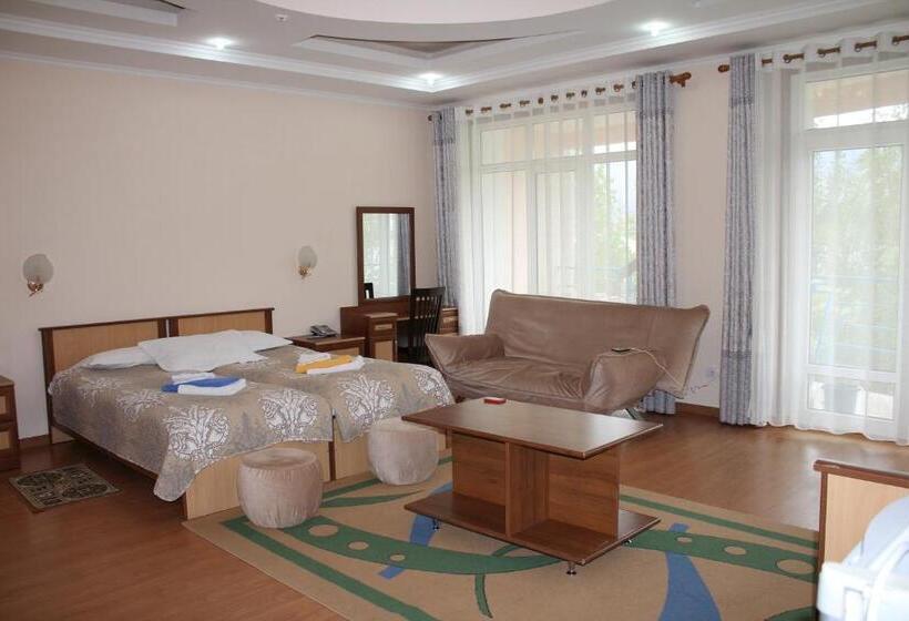 سوییت, Tri Korony