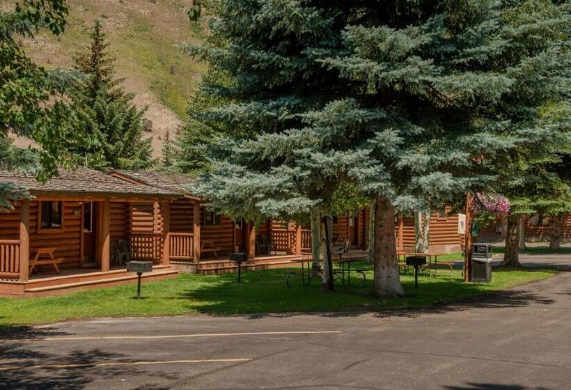 استودیوی استاندارد, Cowboy Village Resort