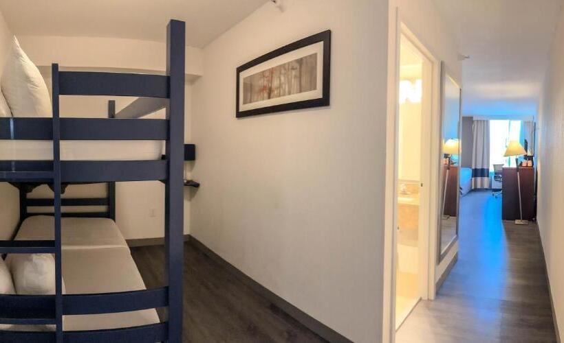 اتاق خانوادگی, Comfort Inn & Suites Kissimmee By The Parks