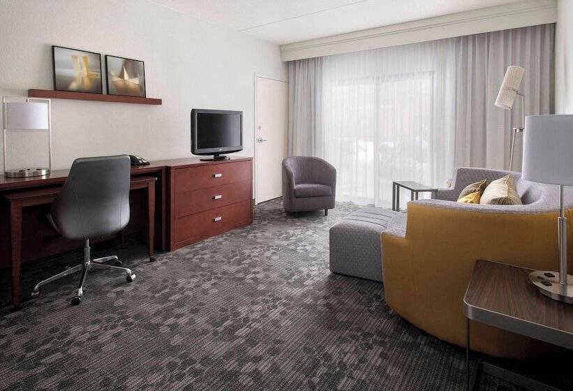 Suite, Courtyard By Marriott Boston Norwood/canton