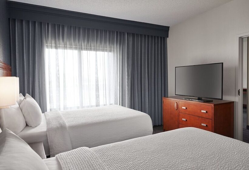 Suite, Courtyard By Marriott St. Louis Downtown West