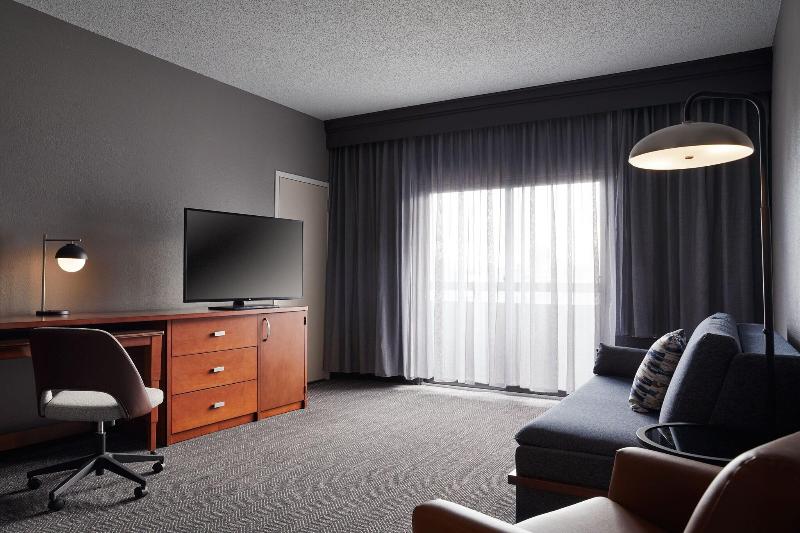 سوئیت با تخت بزرگ, Courtyard By Marriott St. Louis Downtown West