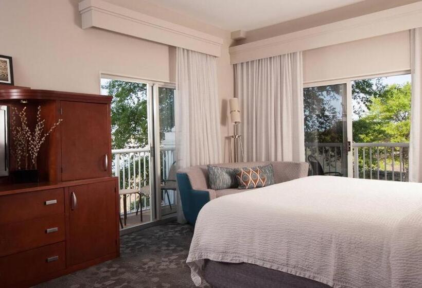 اتاق استاندارد با تخت بزرگ, Courtyard Charleston Waterfront