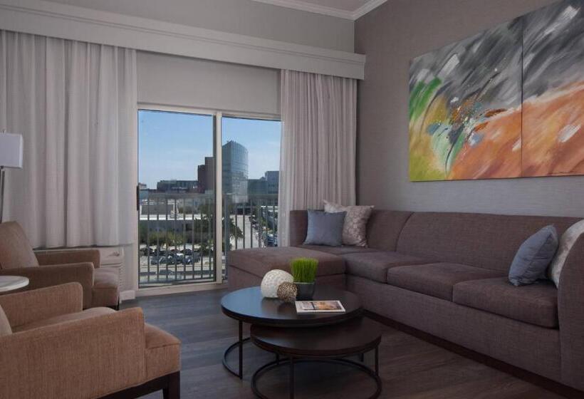 سوئیت با تخت بزرگ, Courtyard Charleston Waterfront