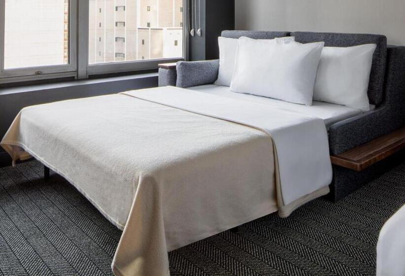 اتاق استاندارد با تخت بزرگ برای معلولان, Courtyard By Marriott Chicago Downtown/river North
