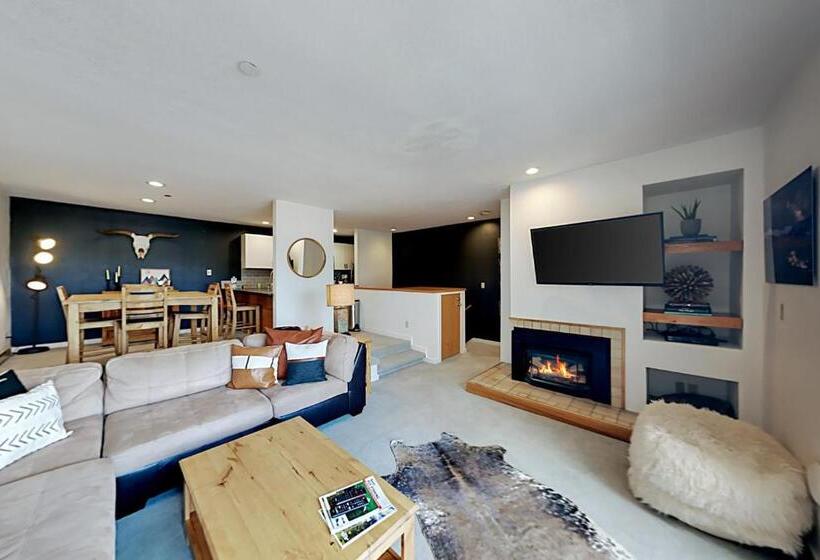 آپارتمان 2 خوابه, Crestview Place 307a