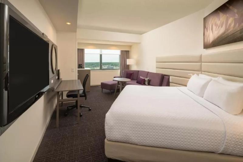 适合残疾人士使用的带超级大床的标准间, Crowne Plaza Springfield Convention Center, An Ihg