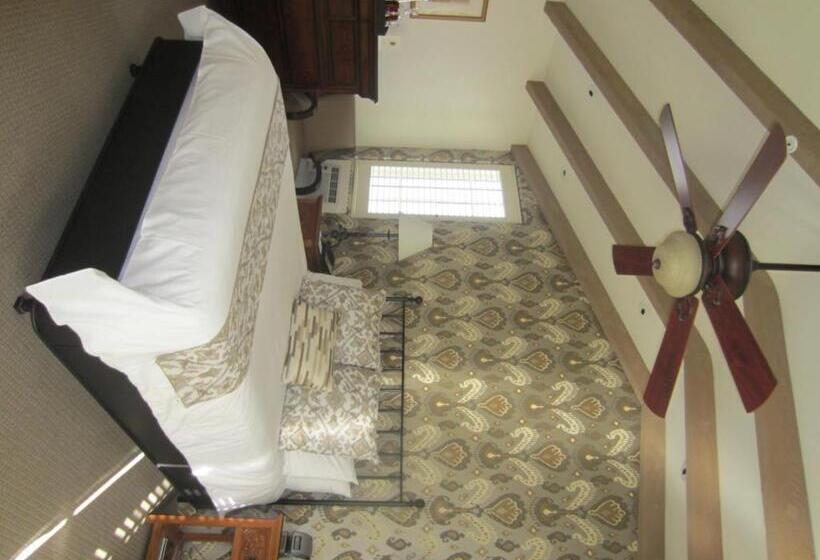 سوییت اجرایی, Cypress Inn