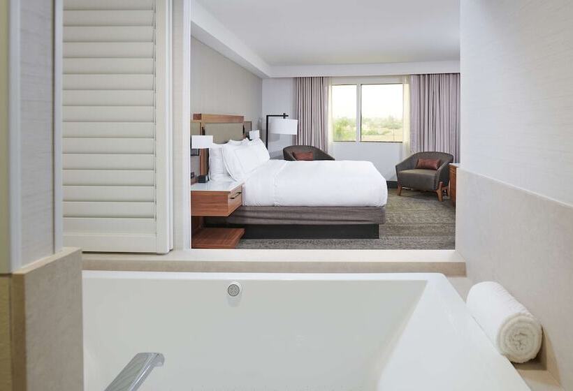 Suite Adapted for people with reduced mobility, Doubletree By Hilton Fullerton