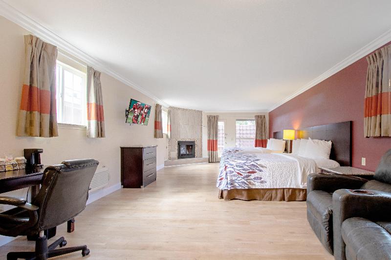 سوئیت با تخت بزرگ, Red Roof Inn & Suites Monterey