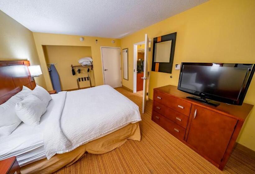 سوئیت با تخت بزرگ, Iowa Inn Bettendorf Quad Cities
