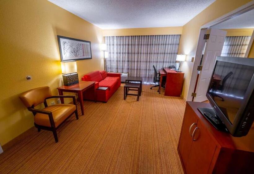 Suite Queen Bed, Iowa Inn Bettendorf Quad Cities