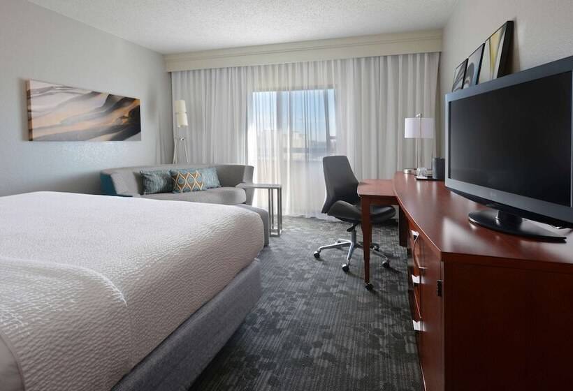 Suite Adapted for people with reduced mobility, Sonesta Select Dallas Central Expressway