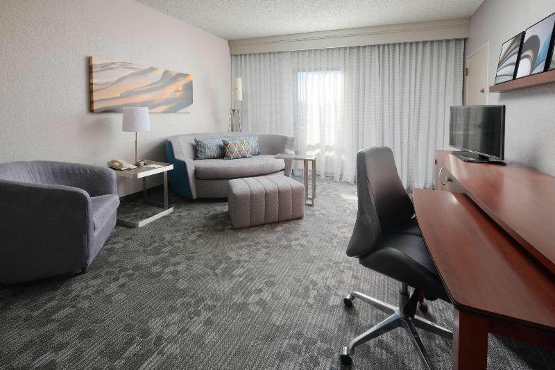 Suite King Bed, Sonesta Select Dallas Central Expressway