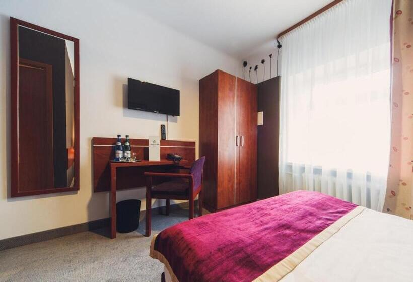 اتاق استاندارد یک نفره, Chmielna Warsaw