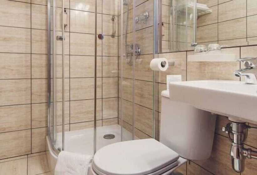 اتاق استاندارد, Chmielna Warsaw