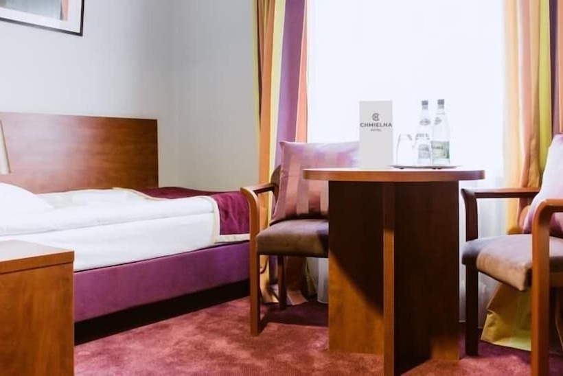 اتاق اکونومی یک تخته, Chmielna Warsaw