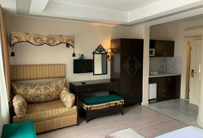 اتاق استاندارد سه تخته با بالکن, Cosmos Hotel Istanbul