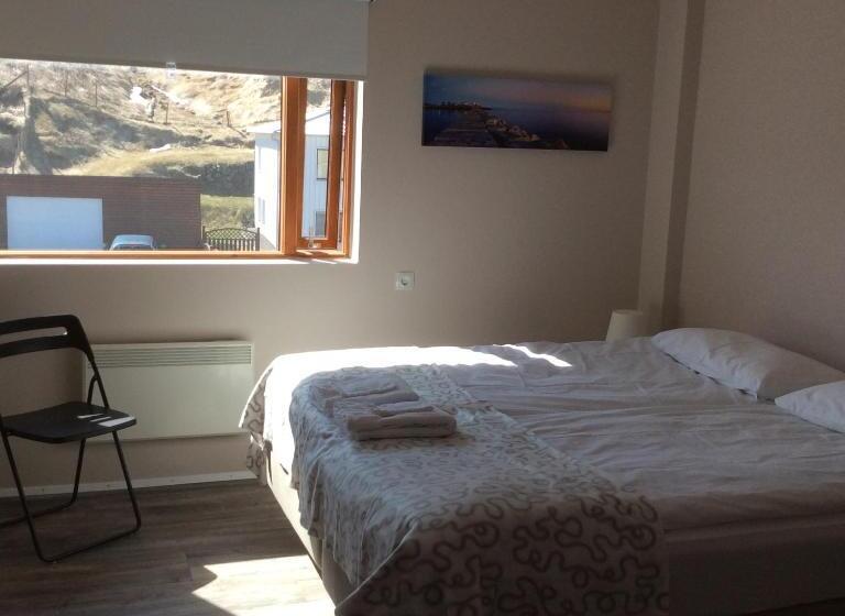 اتاق استاندارد با چشم‌انداز کوهستان, Við Hafið Guesthouse