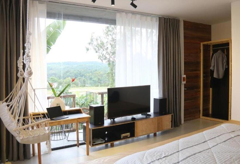 اتاق استاندارد با چشم‌انداز کوهستان, Nano Ecohostel