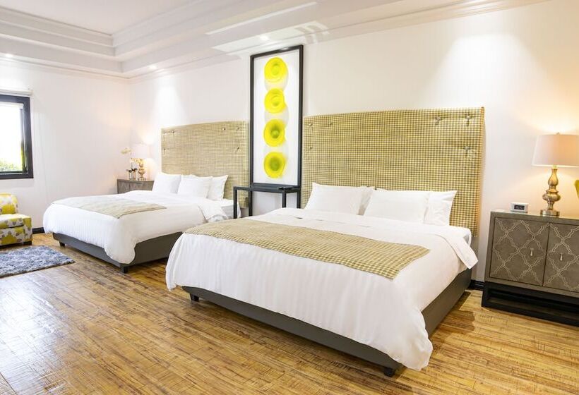 سوییت جونیور, Boutique Villa Toscana