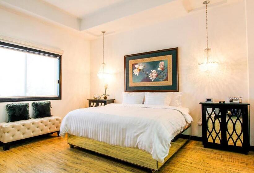 Deluxe Suite King Bed, Boutique Villa Toscana