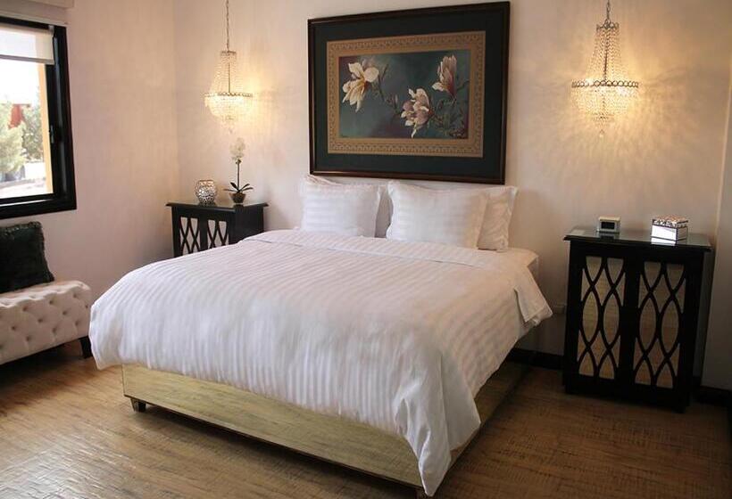 Deluxe Suite King Bed, Boutique Villa Toscana