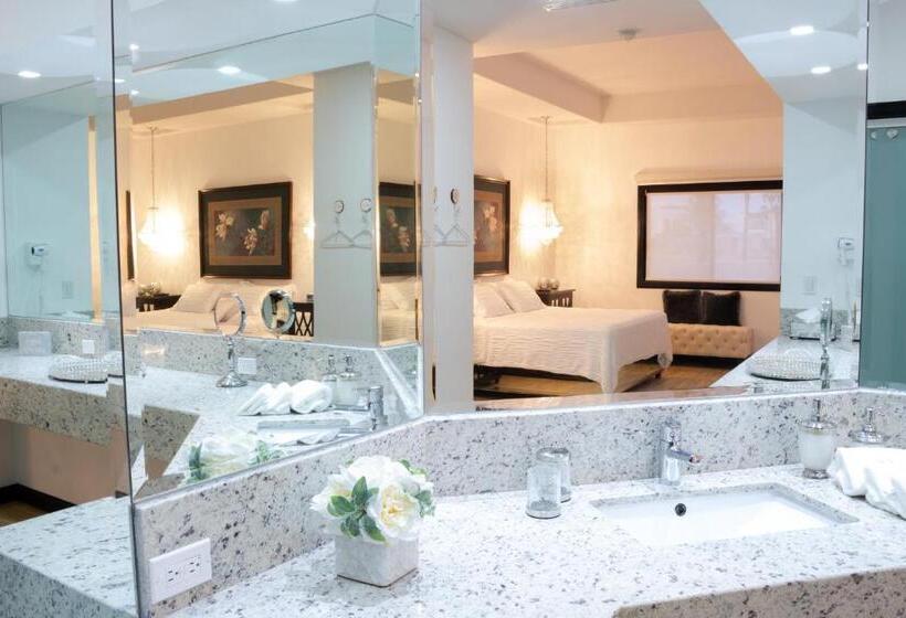 Deluxe Suite King Bed, Boutique Villa Toscana