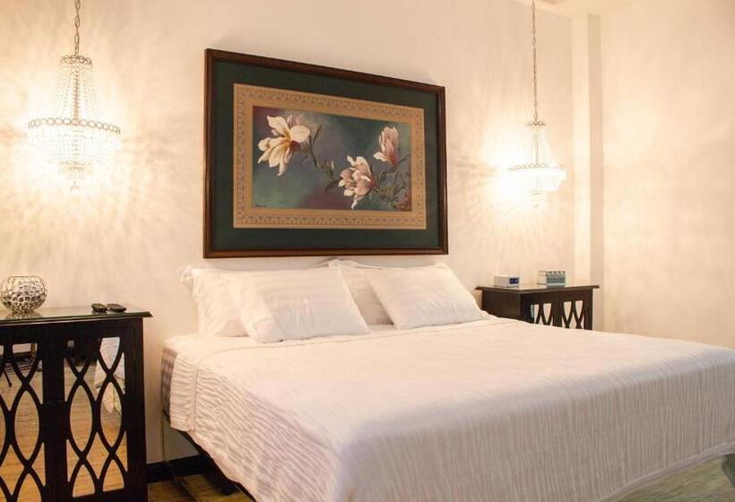 Deluxe Suite King Bed, Boutique Villa Toscana