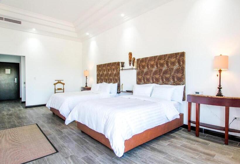 اتاق استاندارد چهارنفره با بالکن, Boutique Villa Toscana
