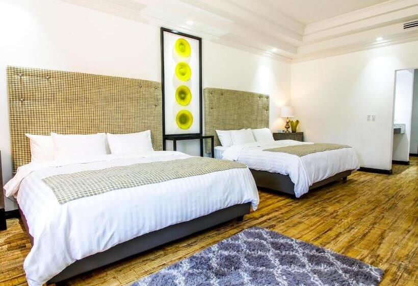 سوییت جونیور, Boutique Villa Toscana
