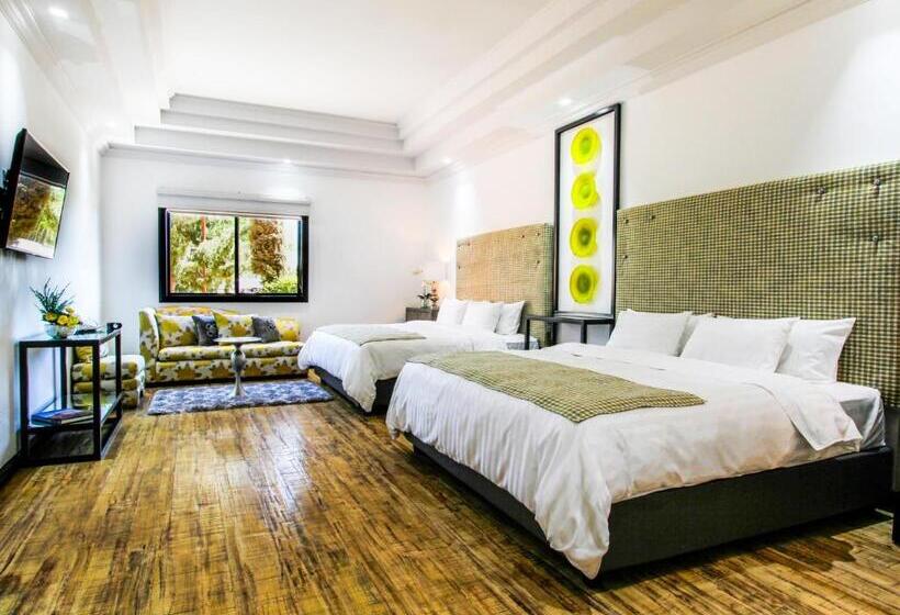 سوییت جونیور, Boutique Villa Toscana